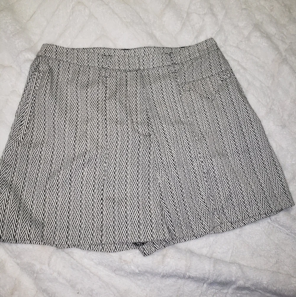🧡𝅺GREYLIN Vanessa Herringbone Shorts